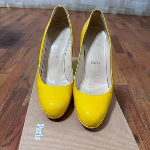 Christian Louboutin simple pumps in yellow